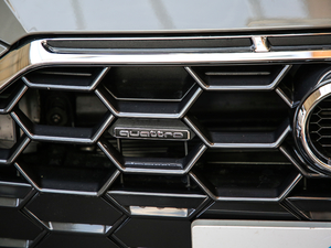 202140 TFSI quattro AӸ ^