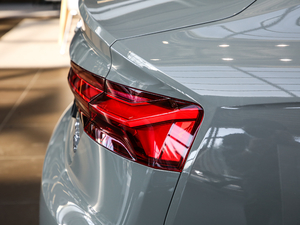 202140 TFSI quattro AӸ ^