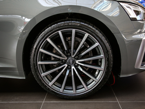 202140 TFSI quattro AӸ ^