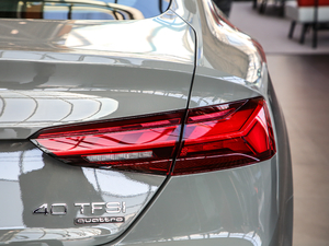 202140 TFSI quattro AӸ β