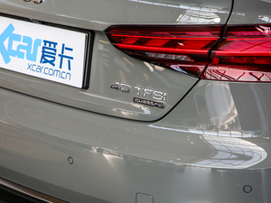 202140 TFSI quattro AӸ ^