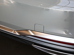 202140 TFSI quattro AӸ ^