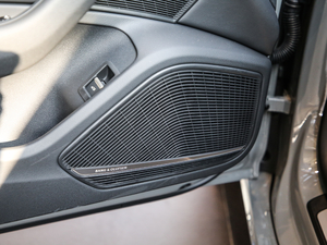 202140 TFSI quattro AӸ g