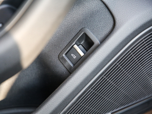 202140 TFSI quattro AӸ g