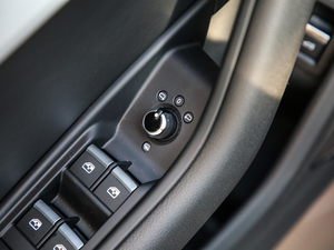 202140 TFSI quattro AӸ g