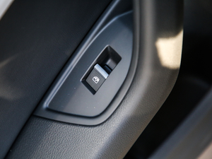 202140 TFSI quattro AӸ g