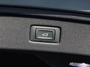 202140 TFSI quattro AӸ g