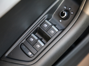 202140 TFSI quattro AӸ {܇ƅ^	