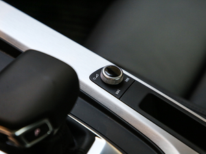 202140 TFSI quattro AӸ п؅^