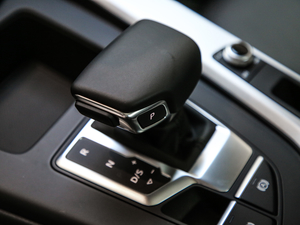 202140 TFSI quattro AӸ п؅^