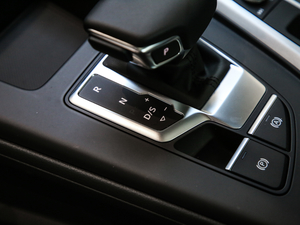 202140 TFSI quattro AӸ п؅^