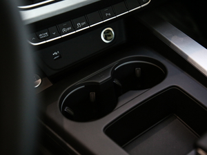 202140 TFSI quattro AӸ п؅^