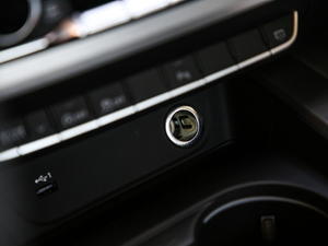 202140 TFSI quattro AӸ п؅^