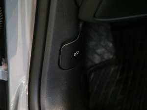 202140 TFSI quattro AӸ п؅^