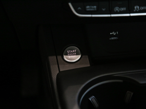 202140 TFSI quattro AӸ п؅^