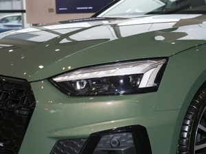 202140 TFSI quattro AӸ ^