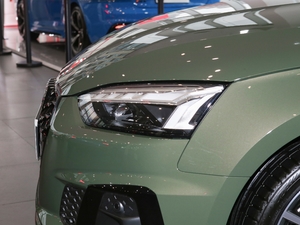 202140 TFSI quattro AӸ ^