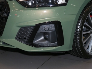 202140 TFSI quattro AӸ ^