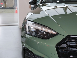 202140 TFSI quattro AӸ ^