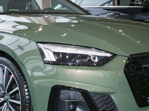 202140 TFSI quattro AӸ ^