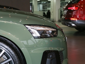 202140 TFSI quattro AӸ ^