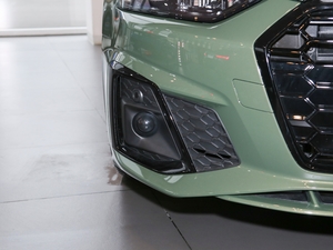 202140 TFSI quattro AӸ ^