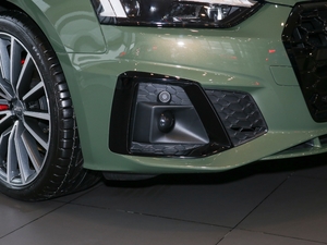 202140 TFSI quattro AӸ ^