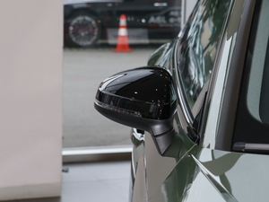 202140 TFSI quattro AӸ ^