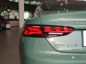 202140 TFSI quattro AӸ ^