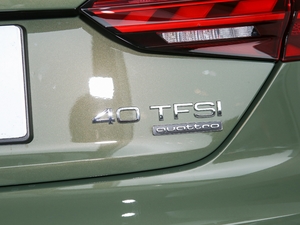 202140 TFSI quattro AӸ ^
