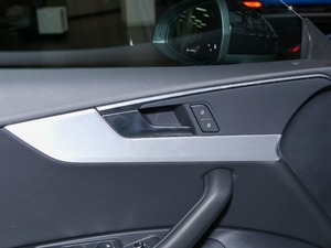 202140 TFSI quattro AӸ g