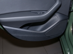 202140 TFSI quattro AӸ g