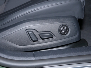 202140 TFSI quattro AӸ g