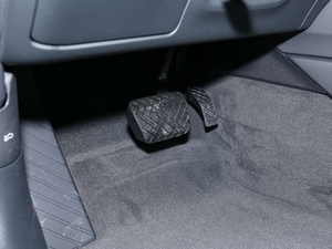 202140 TFSI quattro AӸ g