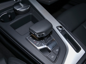 2021款40 TFSI quattro 豪华动感型 换挡杆