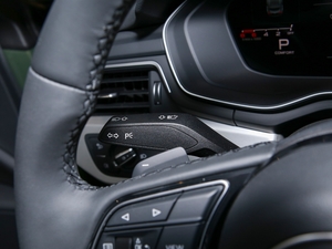 202140 TFSI quattro AӸ п؅^