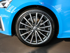 2021款40 TFSI quattro 豪华智雅型 轮圈