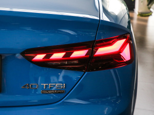 2021款40 TFSI quattro 豪华智雅型 尾灯