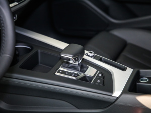 2021款40 TFSI quattro 豪华智雅型 换挡杆