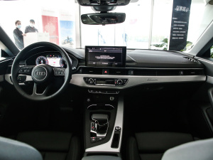2021款40 TFSI quattro 豪华智雅型 内饰全景