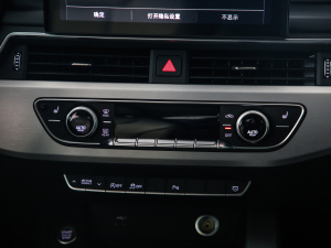 202140 TFSI quattro A {{