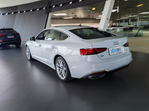 2021款40 TFSI 时尚动感型 左后45度