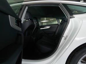 2021款40 TFSI 时尚动感型 后排空间