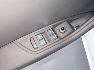 2021款40 TFSI 时尚动感型 主驾车窗控制区	