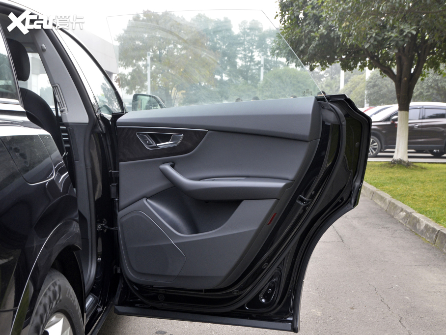 2021��W��Q8 45 TFSI ���A������