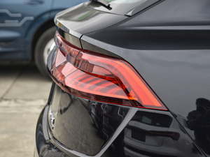 2021��55 TFSI ���x�Ӹ��� �������^