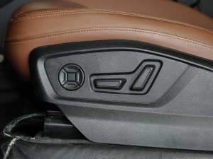 2021��55 TFSI ���A�Ӹ��� ��������