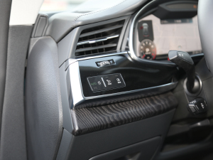 2021��55 TFSI ���x�Ӹ��� �п؅^