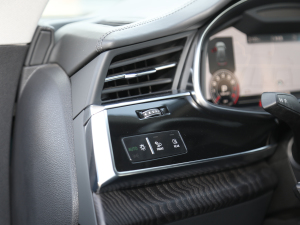 2021��55 TFSI ���x�Ӹ��� �п؅^