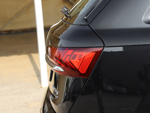 202155 TFSI quattro S line\ ^